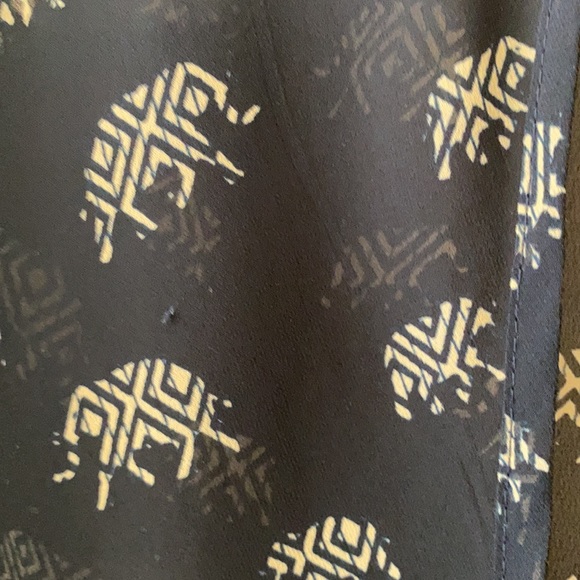 Sheer tribal print hi low blouse, great with jeans! - Picture 2 of 3